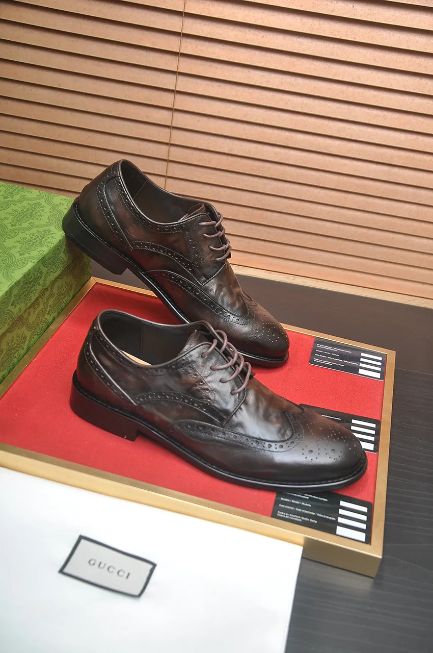Men's shoes 💰580💶 Brand: GUCCI (Gucci) Standard code: Men's code 38/44 (45 can be customized) Grade: Same as the official website Original quality Material: Original cowhide Water-dyed cowhide lining Original rubber outsole Style category: Men's fashionable casual leather shoes Distinguished big-name luxury elements Top luxury Color: Actual picture